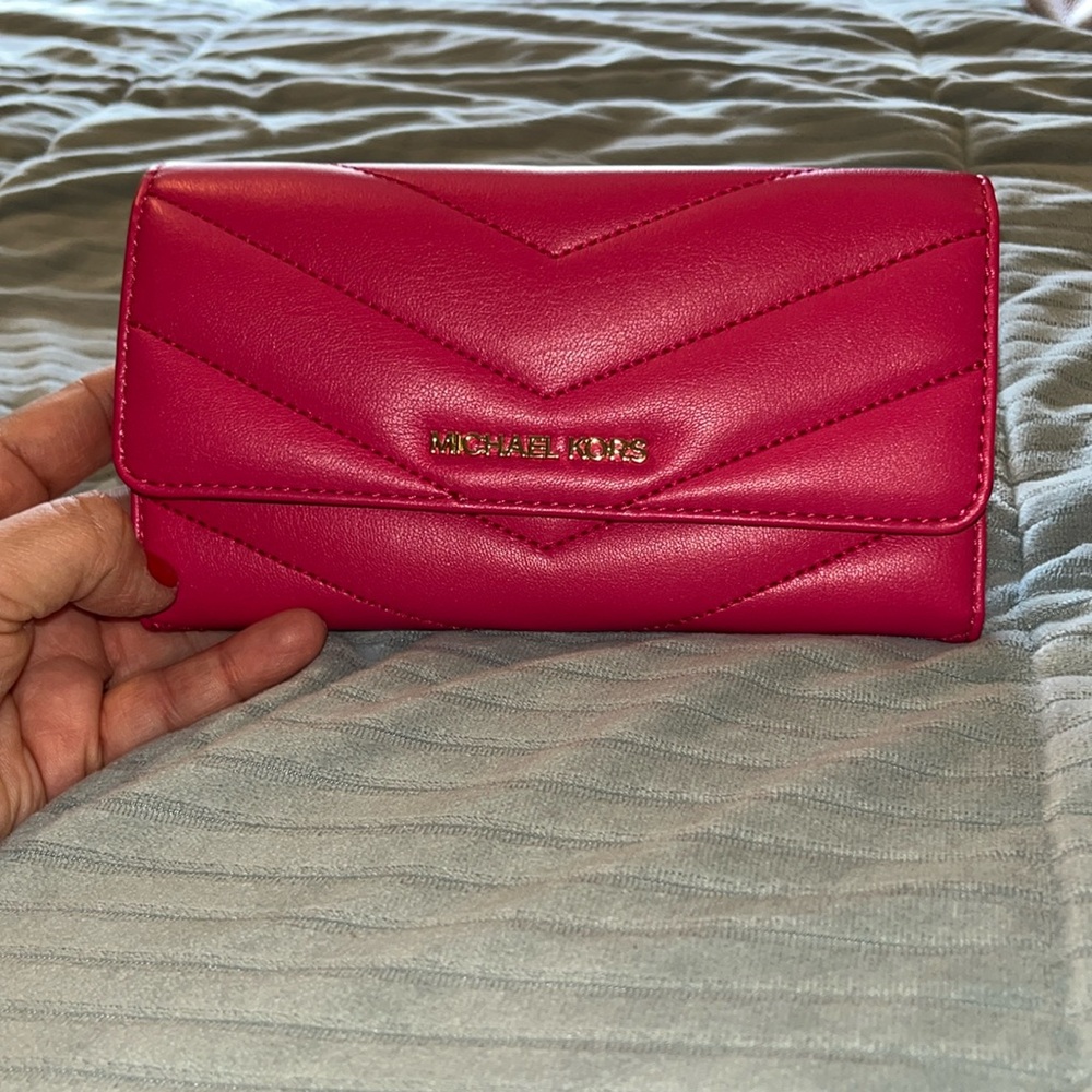 Michael Kors jet set hot pink quilted tri fold leather wallet